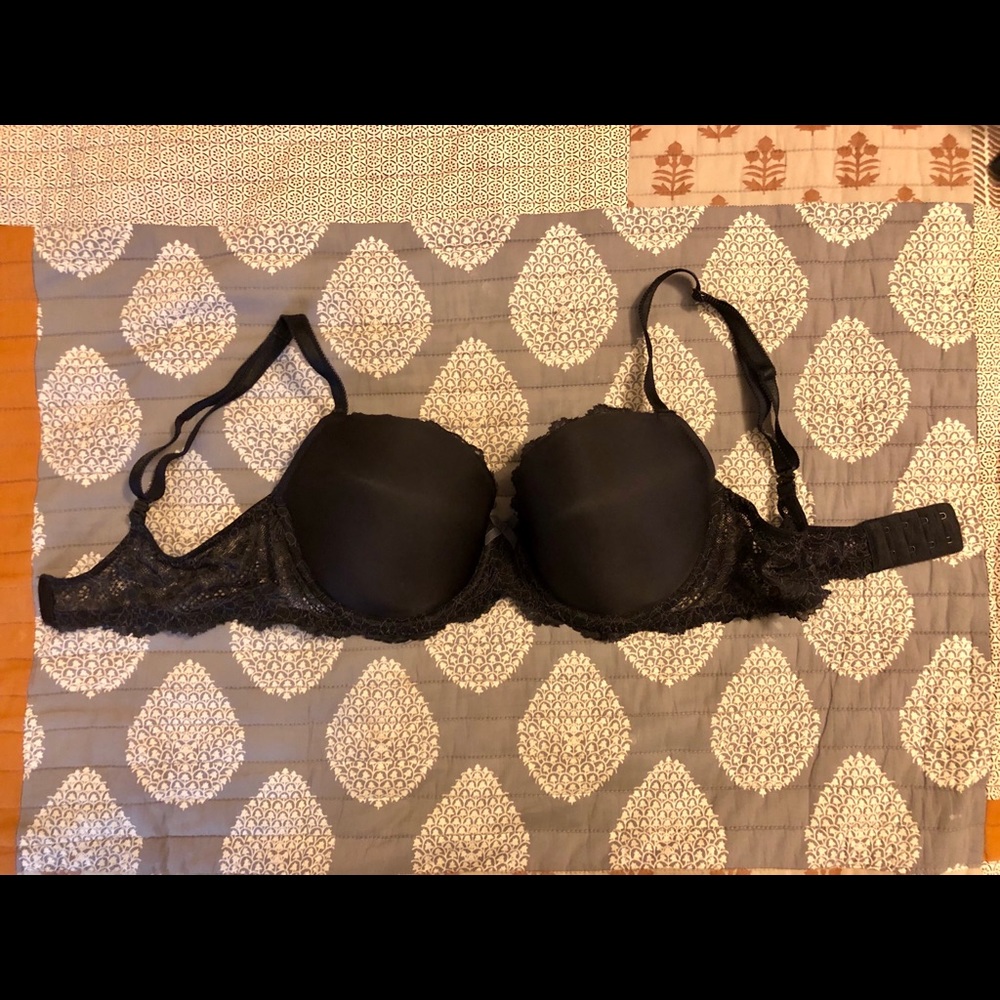 2/$15 Victoria’s Secret 34DD Bra
